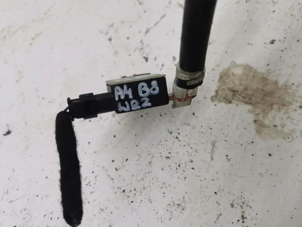 Audi OE Minusklem OEM 8K0915181E voor A4 B8 image 3
