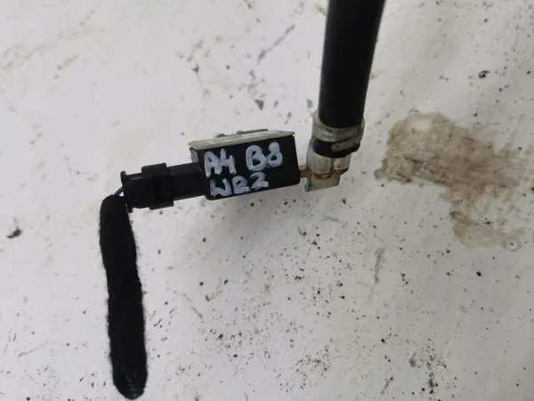 Audi OE Minusklem OEM 8K0915181E voor A4 B8 image 4