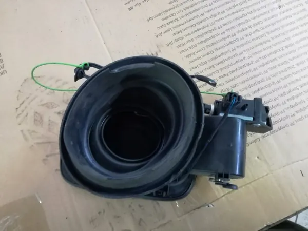 BMW X1 E84 Kraftstoffklappe OEM 300 - Gebraucht image 3