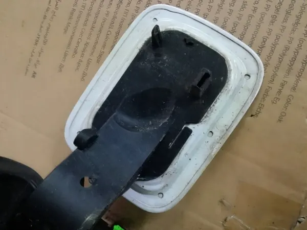 BMW X1 E84 Kraftstoffklappe OEM 300 - Gebraucht image 4