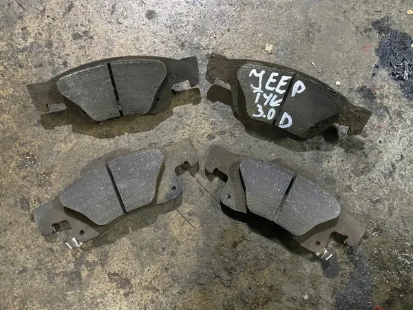 Remblokken Jeep OE voor Grand Cherokee WK2 Lift image 2