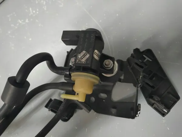 SEAT LEON 3 III 5F Mangueira de Válvula de Vácuo 1K0906627B image 2