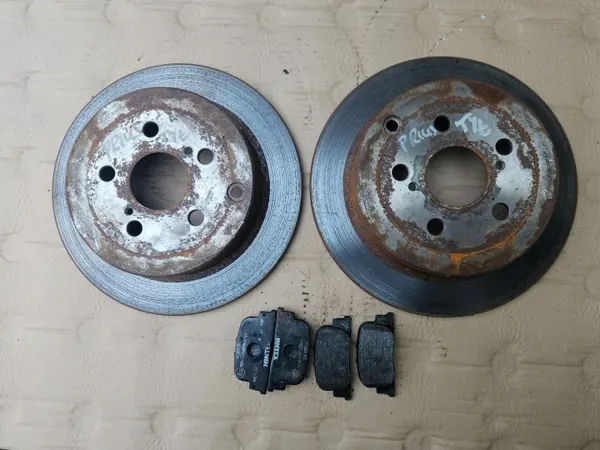 Toyota Prius II 03-09 Discos & Pastillas Freno Trasero OEM image 2