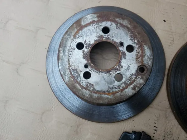 Toyota Prius II 03-09 Discos & Pastillas Freno Trasero OEM image 3