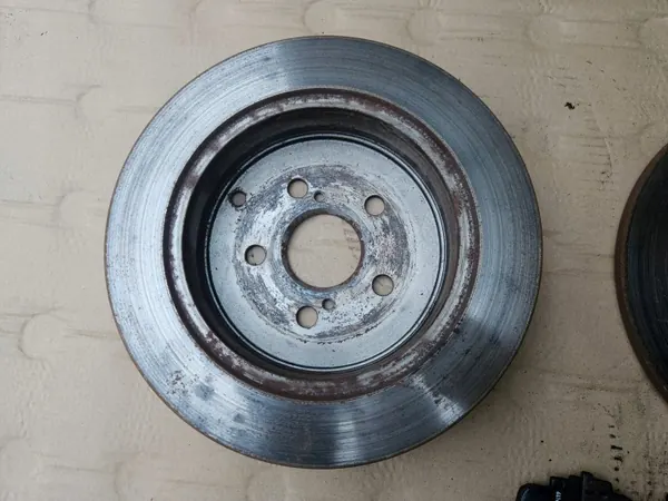 Toyota Prius II 03-09 Discos & Pastillas Freno Trasero OEM image 5