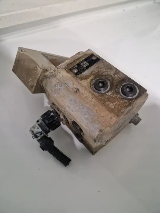 Bloque de válvula de control OEM 22822219 Volvo Renault image 2