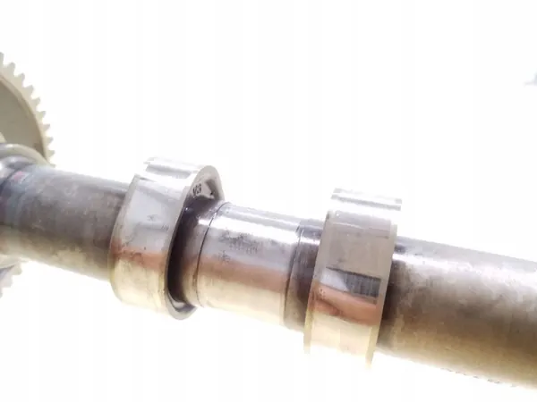 Árbol de levas Maserati Levante OEM 1202119F - Usado image 3