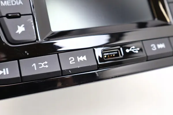 Rádio Lancia Ypsilon OEM '07357167520 - Usado image 5