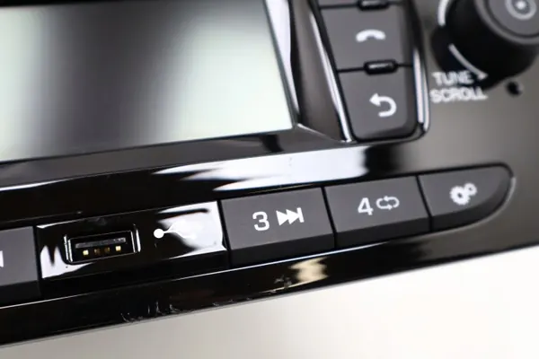 Rádio Lancia Ypsilon OEM '07357167520 - Usado image 6