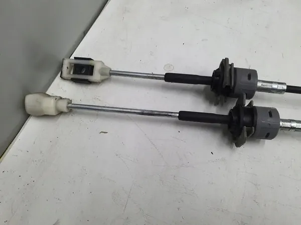 HYUNDAI IX35 2.0CRDI Gear Shift Cable 437942Y300 image 2