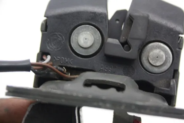 Fecho de porta-malas OEM ZAMKE KLAPY BAGAŻNIKA Alfa Romeo GT image 10