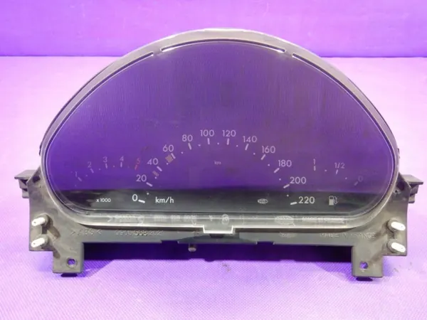 Mercedes Vaneo W414 2001-2005 Instrumentpanel image 2