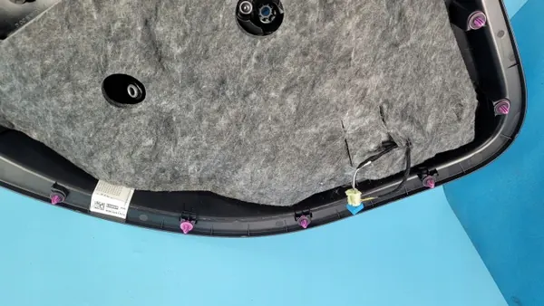 Mercedes W206 C200 Moldura Puerta Trasera Derecha OEM A2067304201 image 10