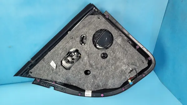 Mercedes W206 C200 Moldura Puerta Trasera Derecha OEM A2067304201 image 6