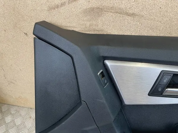 Mercedes-Benz GLK (X204) Rechter Voorportierbekleding OEM 0001138309 image 6