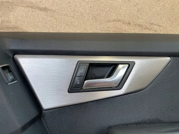 Mercedes-Benz GLK (X204) Rechter Voorportierbekleding OEM 0001138309 image 7