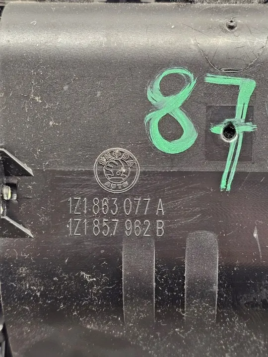 Tablette cendrier d'occasion OEM 1Z1 863 077 A Skoda Octavia 2 image 3