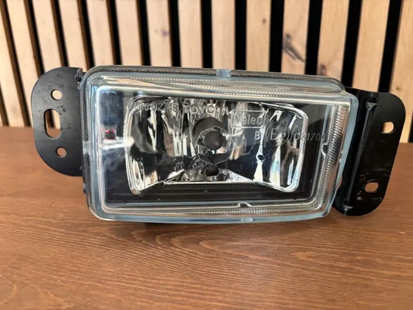 Toyota Corolla E12 Rechter voor mistlamp OEM 81210-02050 image 2