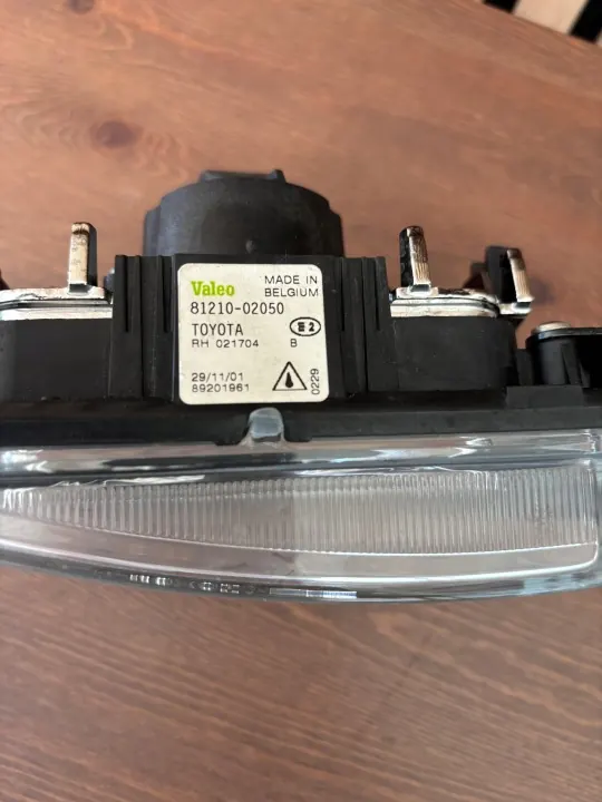 Toyota Corolla E12 Rechter voor mistlamp OEM 81210-02050 image 4