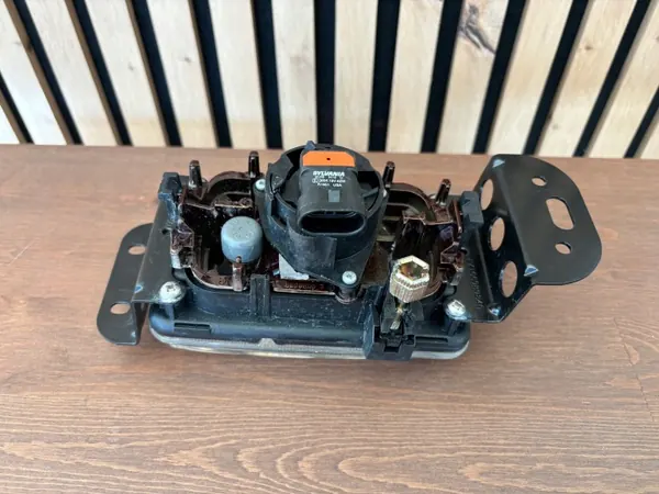 Toyota Corolla E12 Rechter voor mistlamp OEM 81210-02050 image 5