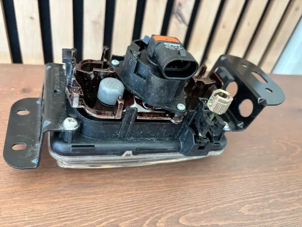 Toyota Corolla E12 Rechter voor mistlamp OEM 81210-02050 image 6