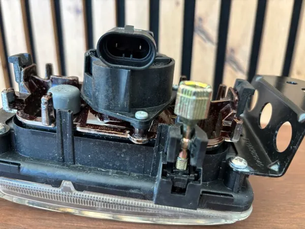Toyota Corolla E12 Rechter voor mistlamp OEM 81210-02050 image 7
