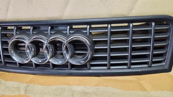 Audi S4 B6 Kühlergrill OEM 8E0853651D - Gebraucht image 5