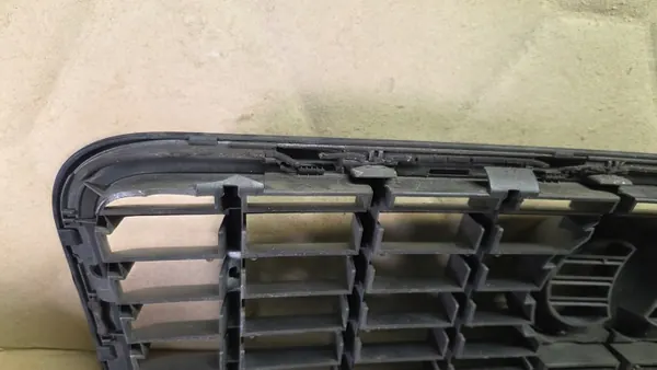 Audi S4 B6 Kühlergrill OEM 8E0853651D - Gebraucht image 7
