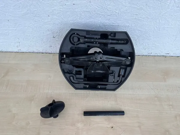 Cric de coffre OEM LEWAREK W BAGAŻNIK image 3