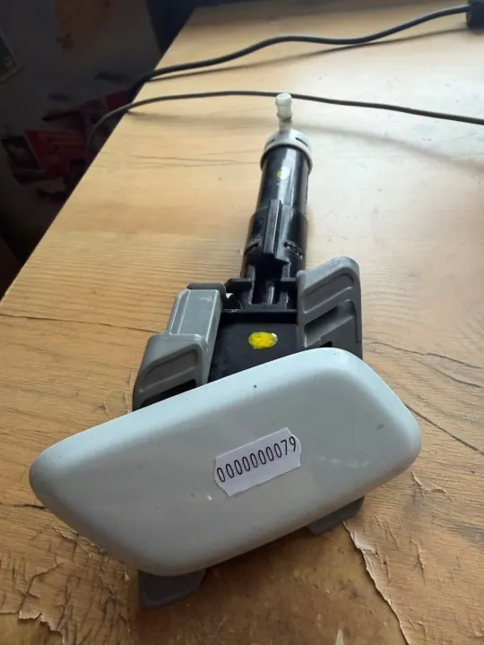 Ajovalopesuri Suzuki Swift MK7 OEM 240207 oikea puoli image 2