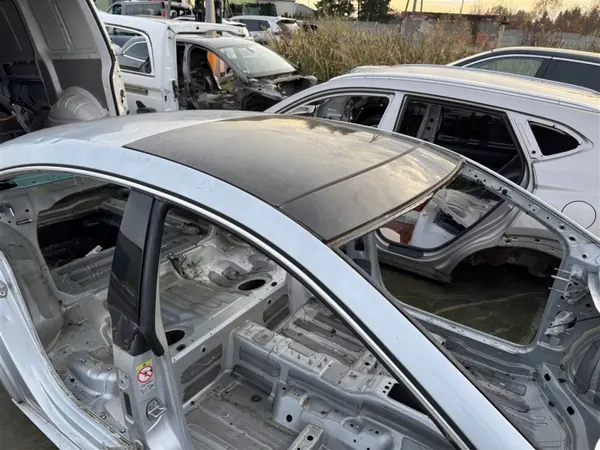 VW Passat CC Aurinkolasikatto OEM - Käytetty image 2