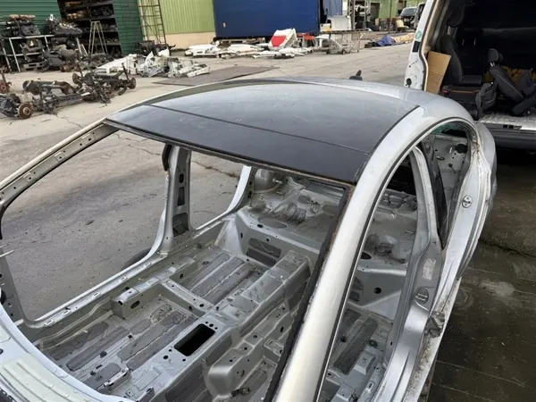 VW Passat CC Aurinkolasikatto OEM - Käytetty image 3