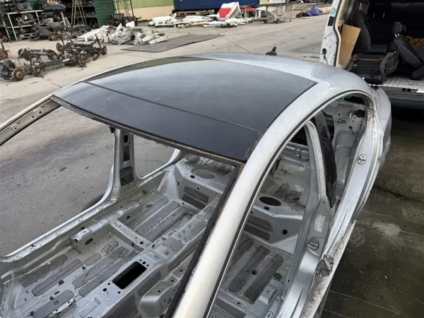 VW Passat CC Aurinkolasikatto OEM - Käytetty image 4