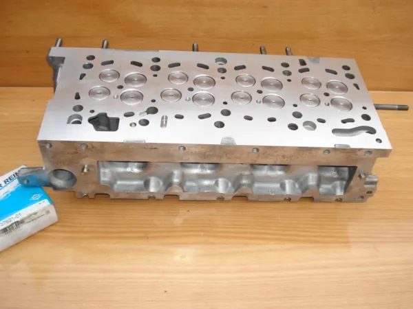 VW AUDI A4 1.6 2.0 TDI Cilinderkop 04L103373E 04L103064F image 5