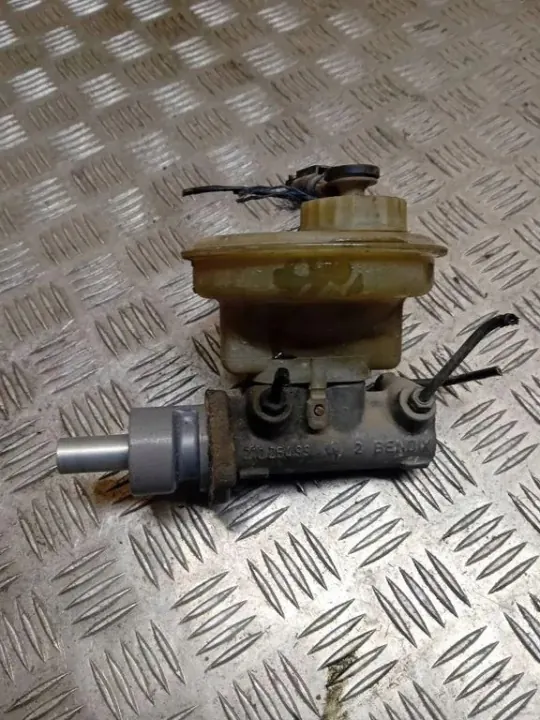 Cylindre de frein VW d'occasion OEM 21026499 Caddy III image 2