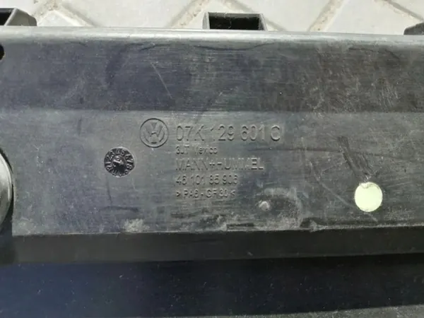 Cubierta motor VW OEM 07K129601C 2.48L gasolina image 4