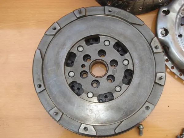 OPEL MOKKA X 1.4 Turbo Kytkin M32 6-Vaihteinen 55599020CB LUK image 7