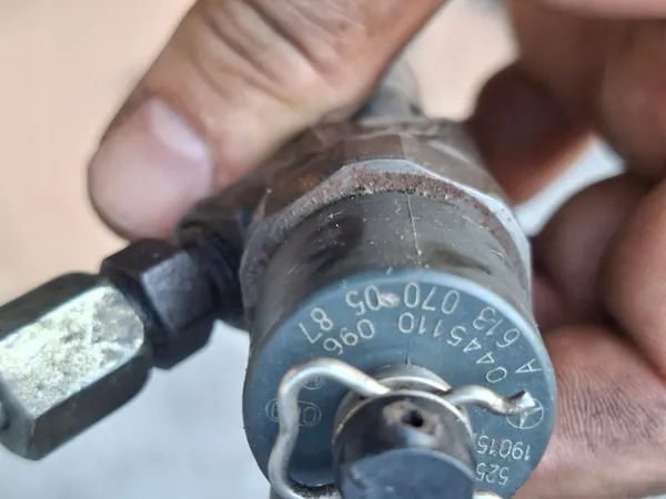 Injecteurs Mercedes W220 W210 3.2 CDI A6130700587 image 5