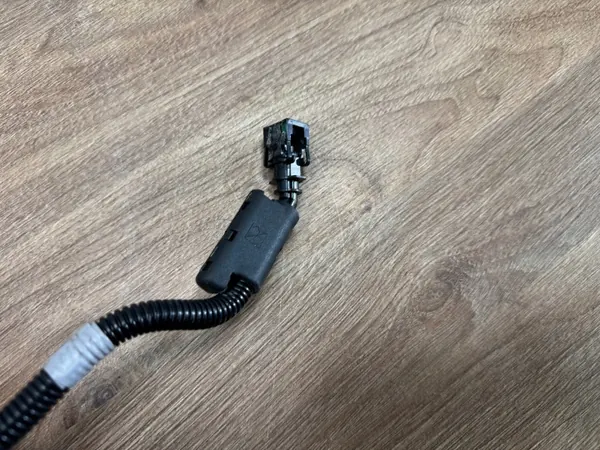 Tuyau d'injection AdBlue d'occasion OEM 2K5131983D VW image 3