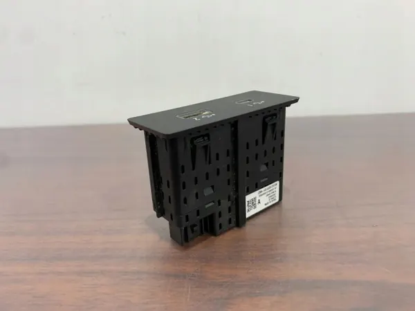 Prise USB Mitsubishi Outlander OEM FBZ27447 image 3