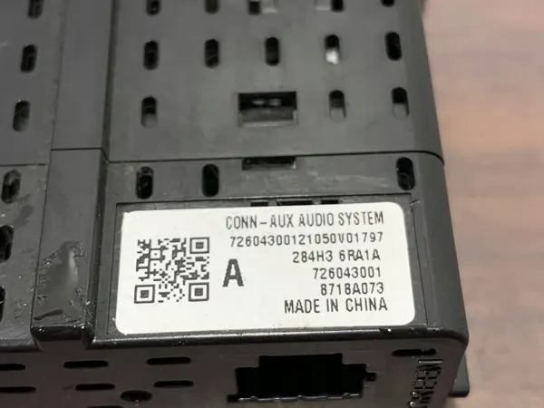Prise USB Mitsubishi Outlander OEM FBZ27447 image 4