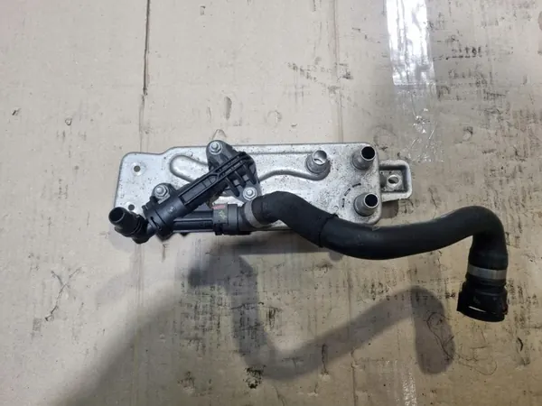 Refroidisseur d'huile BMW I8 OEM 7640834 - Occasion image 2