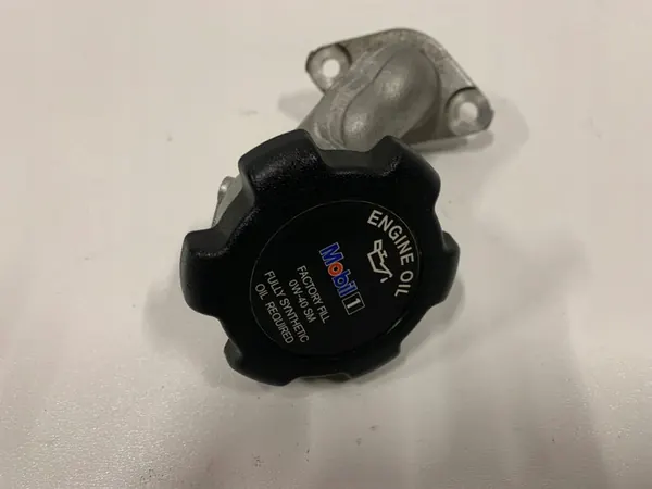 Tampa de enchimento de óleo NISSAN GTR R35 3.8 V6 OEM image 2