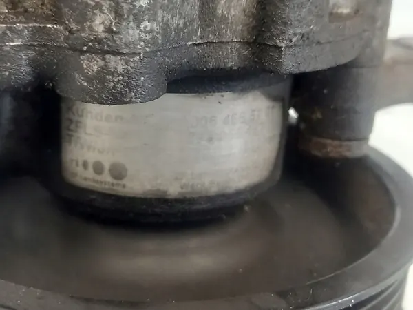 VITO W639 3.0 CDI Servostyrningspump A0064665201 image 6