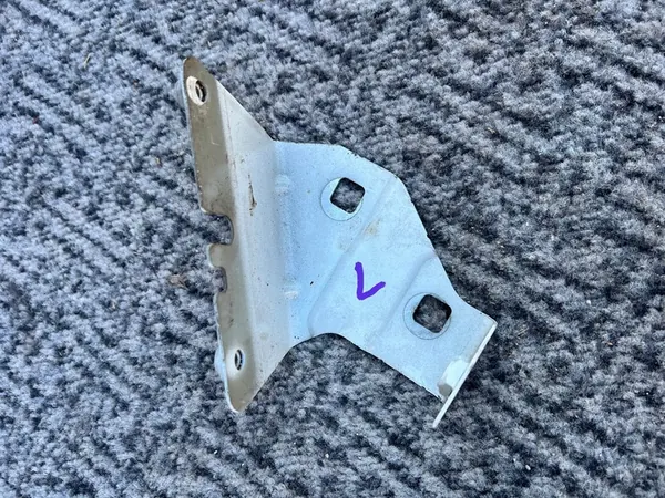 Support d'aile gauche Renault Trafic III image 1