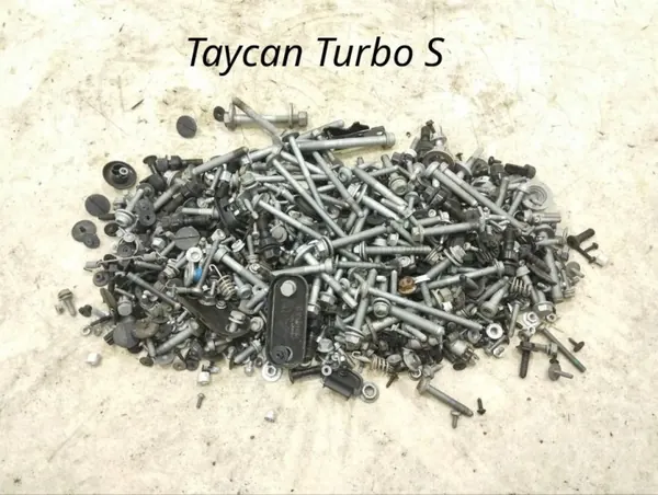 Porsche OE schroefset OEM 244607 voor Taycan 2021 image 2