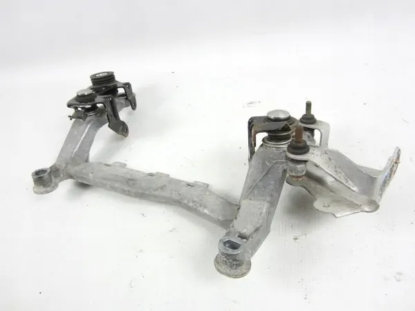 Porsche Cayenne S II 958 jousituskompressorin kiinnike OEM image 2