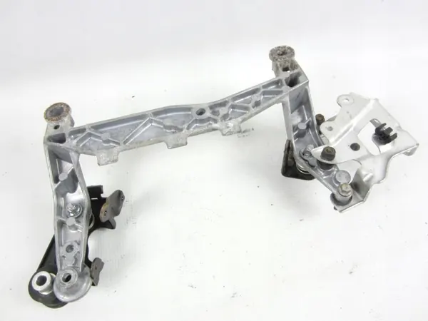 Porsche Cayenne S II 958 jousituskompressorin kiinnike OEM image 4