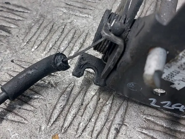 BMW Motorhuvelås OEM 7183763 7183764 image 7