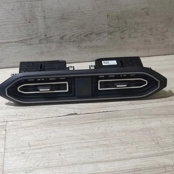 Grille d'aération latérale Dacia Jogger OEM 687601008R image 2